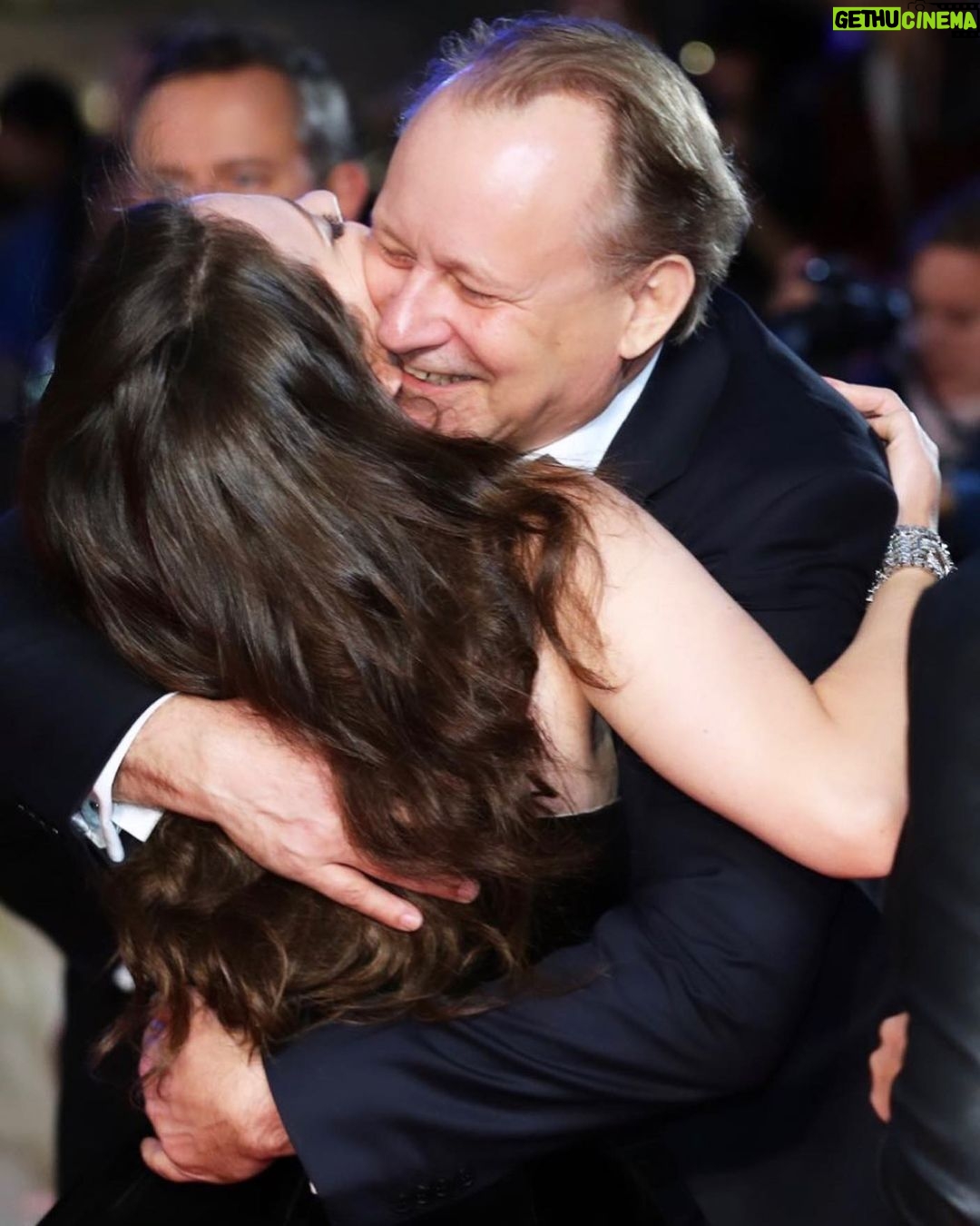 Kat Dennings Instagram - nobody hugs like a Swede