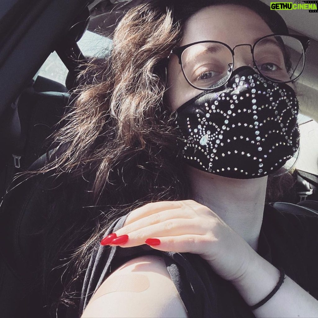 Kat Dennings Instagram - vaxxed at last 🕸