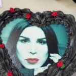 Kat Von D Instagram - Had such a lovely little birthday week in LA and now headed back home to Indiana - but not before thanking everyone who made this years birthday such a sweet one (including all of you)! 🖤 Thank you @prayers for getting the prettiest black cake, and making me feel so special.🖤 My bat-ear beret by: @hood_london My sunglasses: @vondshoes Beverly Hills, California