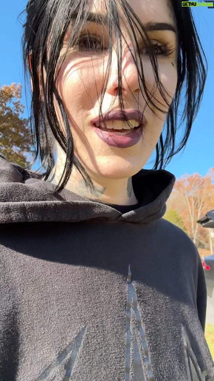 Kat Von D - 271K Likes - Get ready for a field of 10,000 black tulips! 🖤