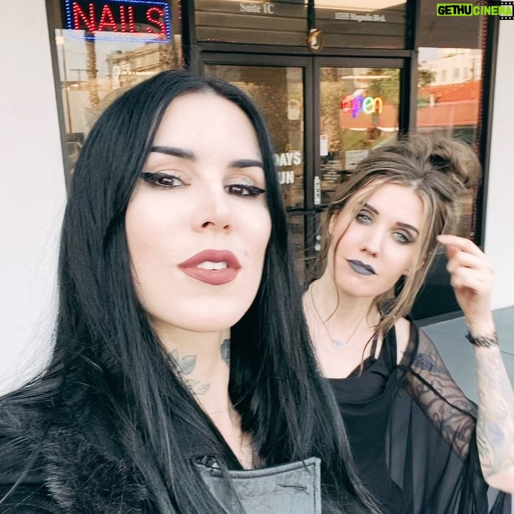 Kat Von D Instagram - Quick LA trip packed with meetings about upcoming album release + tour, catching up w my dear friends @officialcharo @sammidoll @llewellyn @thebookofimmortality @edenknievel, going to see Sisters of Mercy with @marilynmanson @lindsayusichofficial @mr.chino, commissioning a super cool new harness/ belt from the talented @zanabayne … and endless late nights spent with my favorite @officialcharo 🖤 I’ll be back soon, Los Angeles! 🖤 Los Angeles, California
