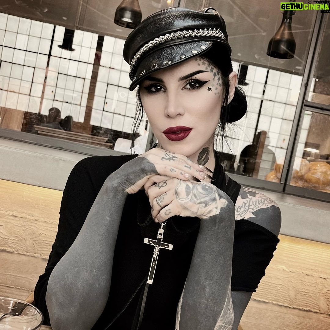 Kat Von D Instagram - Quick LA trip packed with meetings about upcoming album release + tour, catching up w my dear friends @officialcharo @sammidoll @llewellyn @thebookofimmortality @edenknievel, going to see Sisters of Mercy with @marilynmanson @lindsayusichofficial @mr.chino, commissioning a super cool new harness/ belt from the talented @zanabayne … and endless late nights spent with my favorite @officialcharo 🖤 I’ll be back soon, Los Angeles! 🖤 Los Angeles, California