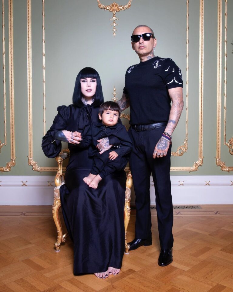 Kat Von D Instagram - It’s that time of the year to watch our little family grow older! 🖤 Every year, @prayers, Leafar and I take a family photo together. Thank you to our dear friend (and talented photographer) @s1rsuave for taking our portrait!! 🖤 We can’t wait to continue this tradition until we are all old and grey! We love our little nuclear family so much! 🖤