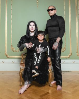 Kat Von D Instagram - It’s that time of the year to watch our little family grow older! 🖤 Every year, @prayers, Leafar and I take a family photo together. 

Thank you to our dear friend (and talented photographer) @s1rsuave for taking our portrait!! 🖤

We can’t wait to continue this tradition until we are all old and grey!

We love our little nuclear family so much! 🖤