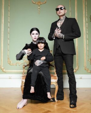 Kat Von D Instagram - It’s that time of the year to watch our little family grow older! 🖤 Every year, @prayers, Leafar and I take a family photo together. 

Thank you to our dear friend (and talented photographer) @s1rsuave for taking our portrait!! 🖤

We can’t wait to continue this tradition until we are all old and grey!

We love our little nuclear family so much! 🖤