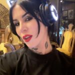 Kat Von D Instagram - Can’t believe “Vampire Love” has made it to # 5 on the Top New Alternative songs iTunes chart!! 🙀 THANKS TO YOU ALL! 🥹 If you haven’t downloaded it yet, help us get to # 1! 🖤 *click the link in my bio to listen! And special thank you to @yowu.chan for these epic black kitty-cat ear headphones!! 🐱
