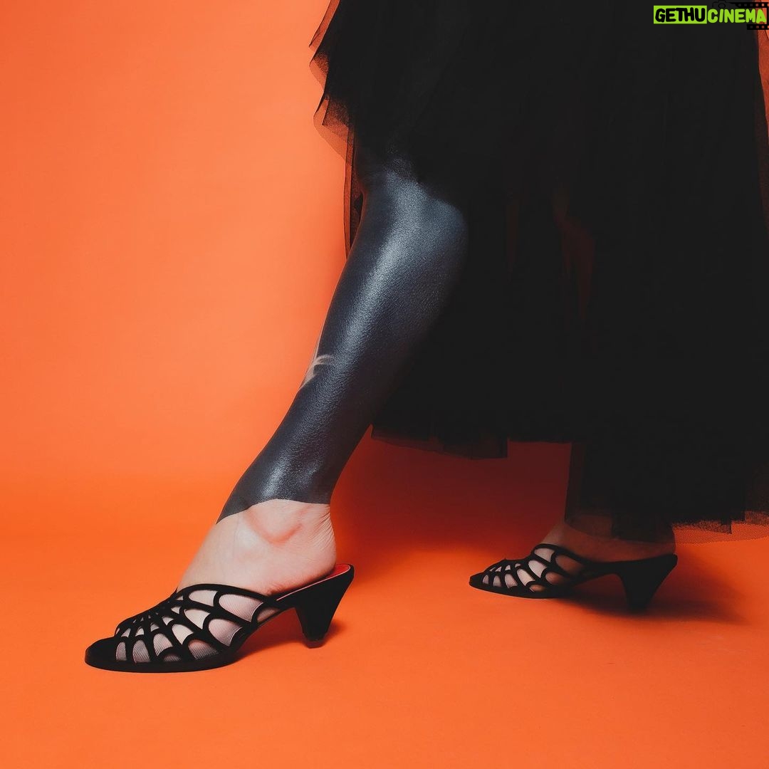 Kat Von D Instagram - The @vondshoes Adele spiderweb high heels have sold out over 5 times already - and while I will be restocking the high heel, I am excited to release the KITTEN HEEL version sooon! 🖤🕷️🕸️ Make sure to follow @vondshoes and sign up for our mailing list to be first to be notified, cuz I’m pretty sure these are gonna sell out fast, too! 🖤 #vondshoes #vegan #veganshoes