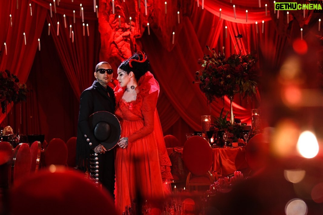Kat Von D Instagram - Can’t believe it’s already been 4 years since our beautiful wedding day. Can’t wait to celebrate the rest of our lives together, my love. Happy Anniversary @prayers 🌹🌹🌹🌹 #envidayenmuerte