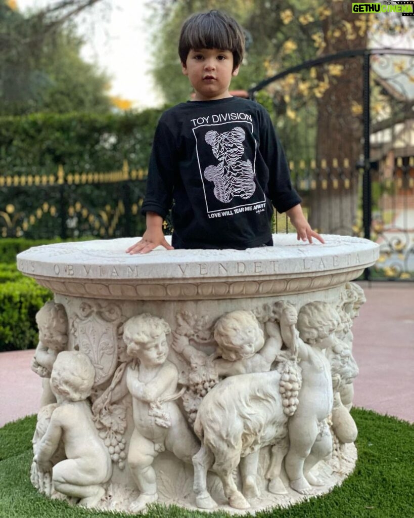 Kat Von D Instagram - Not that long ago, Leafar barely reached the top of this wishing well, and now he’s almost twice it’s height! 🙀 Not a day passes me where I don’t try and soak up every moment with my little one, but I gotta be honest, it’s going by way too damn fast! 🙀
