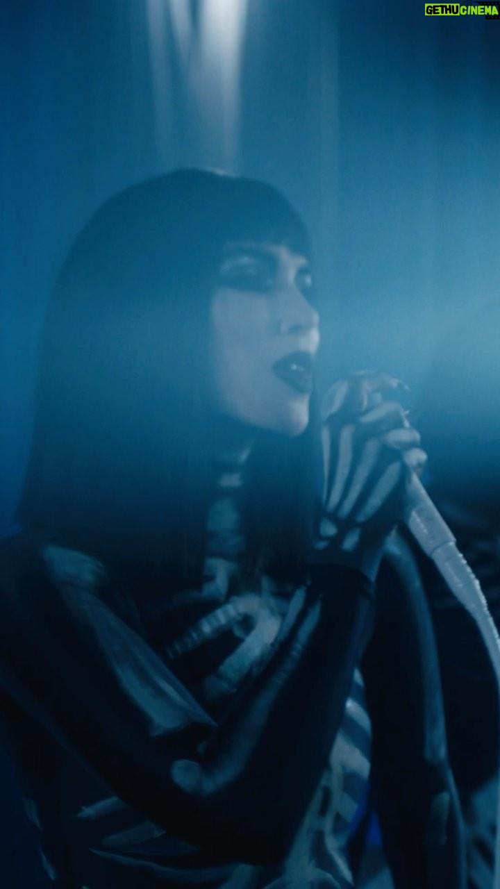 Kat Von D Instagram - 7 DAYS until the first new single “Vampire Love” off my upcoming album drops! 🖤🧛🏻♀️🖤 Pretty, pretty please!! Will you guys do me a favor and pre-save the song now?🥹 *just click the link in my bio! The song, as well as the epic music video directed by @raldez releases on TUESDAY, OCTOBER 24! Just in time for spooky season! 👻