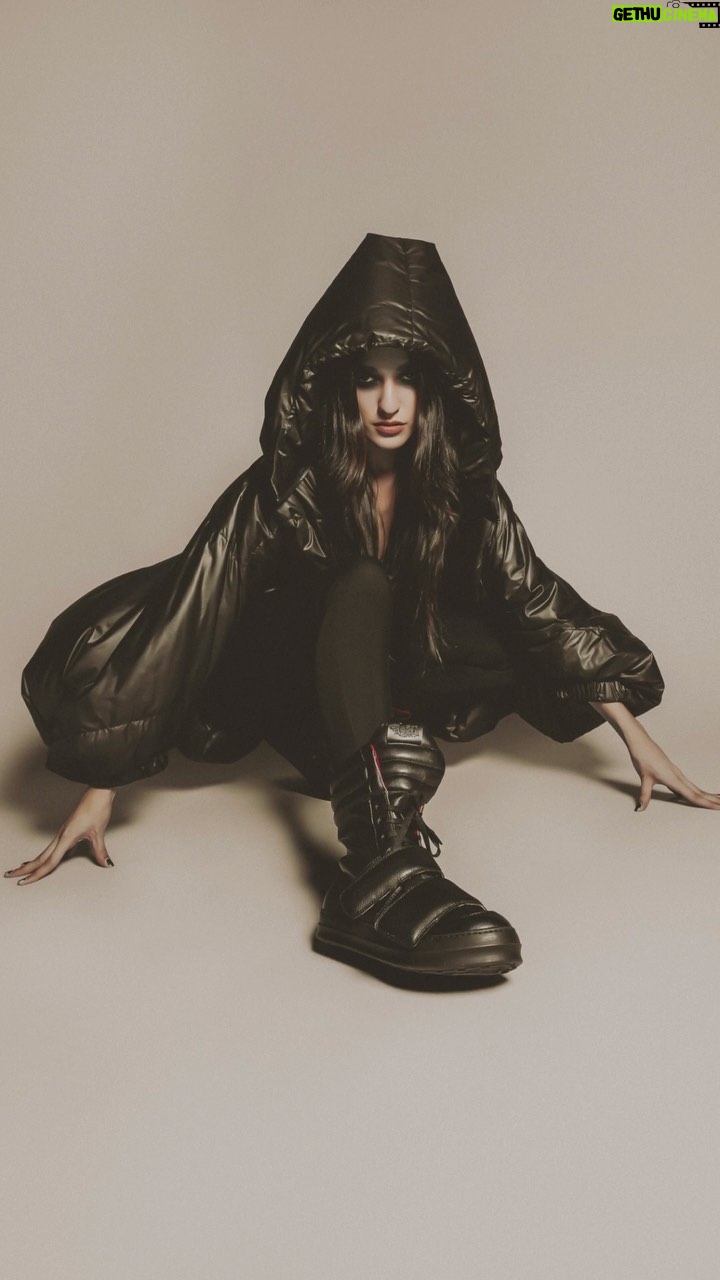 Kat Von D Instagram - TODAY IS THE DAY!! THE @VONDSHOES SHADOWPLAY SNEAKERS ARE HERE!! *but sizes are selling out fast!! 🙀🖤 Follow @vondshoes for details! photo: @wicked_lady model: @sadsamo makeup: @iamleah agency: @goodkids song: “exorcism” remixed by @mrkittydm