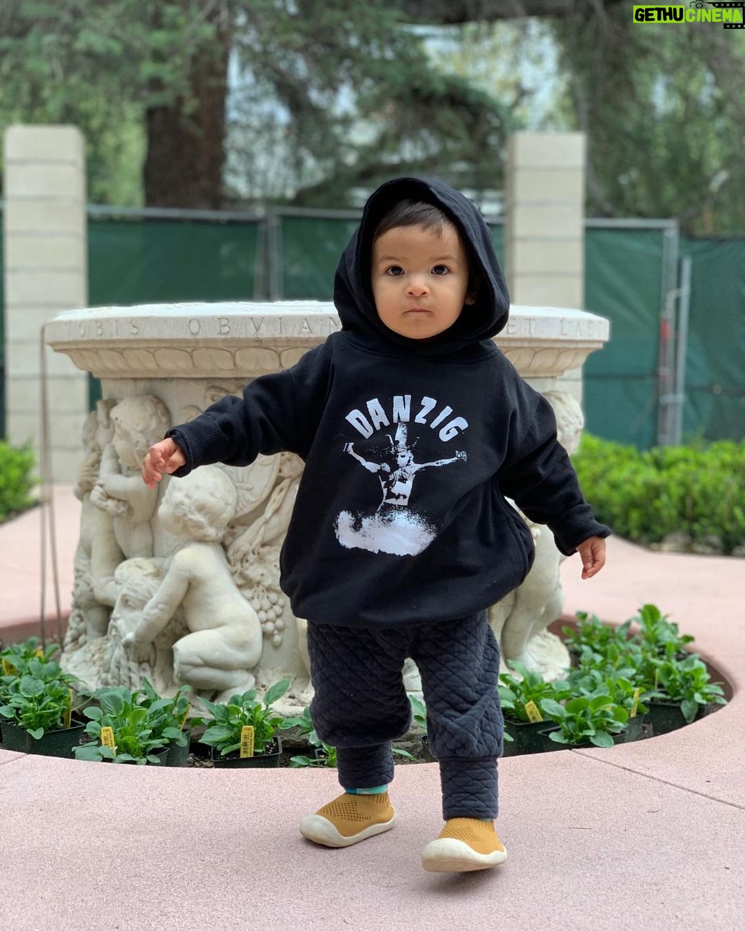 Kat Von D Instagram - Not that long ago, Leafar barely reached the top of this wishing well, and now he’s almost twice it’s height! 🙀 Not a day passes me where I don’t try and soak up every moment with my little one, but I gotta be honest, it’s going by way too damn fast! 🙀