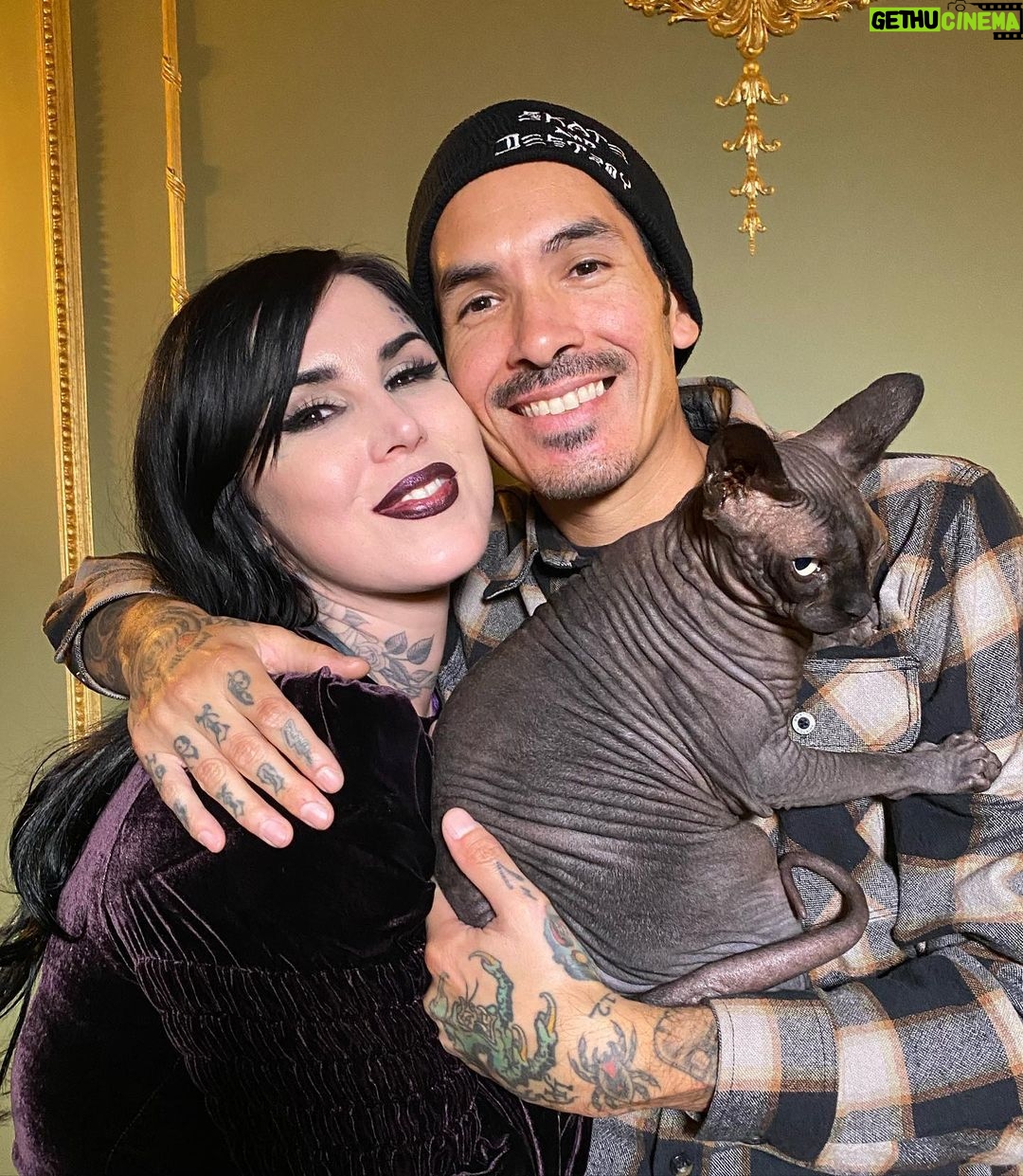 Kat Von D Instagram - There will never be enough words to express the love I have for my @highvoltagetat family. I can’t believe after 14 years of working side by side, this chapter of our lives has come to and end, and we all move onwards and upwards! I’m going to miss my beautiful shop, the thousands of people I’ve tattooed there over the years, my loving fans who traveled and came from all over the world, but most importantly my fellow tattoo artists who I was lucky enough to tattoo in the same room with over the last 14 years. I love you so much for believing in me and my little shop, and for riding along with me on this crazy ride! Farewell, High Voltage Tattoo Los Angeles! Till we meet again in Indiana! #highvoltagetattoo
