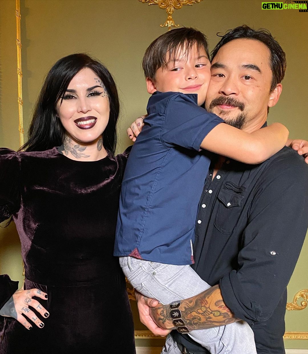 Kat Von D Instagram - There will never be enough words to express the love I have for my @highvoltagetat family. I can’t believe after 14 years of working side by side, this chapter of our lives has come to and end, and we all move onwards and upwards! I’m going to miss my beautiful shop, the thousands of people I’ve tattooed there over the years, my loving fans who traveled and came from all over the world, but most importantly my fellow tattoo artists who I was lucky enough to tattoo in the same room with over the last 14 years. I love you so much for believing in me and my little shop, and for riding along with me on this crazy ride! Farewell, High Voltage Tattoo Los Angeles! Till we meet again in Indiana! #highvoltagetattoo