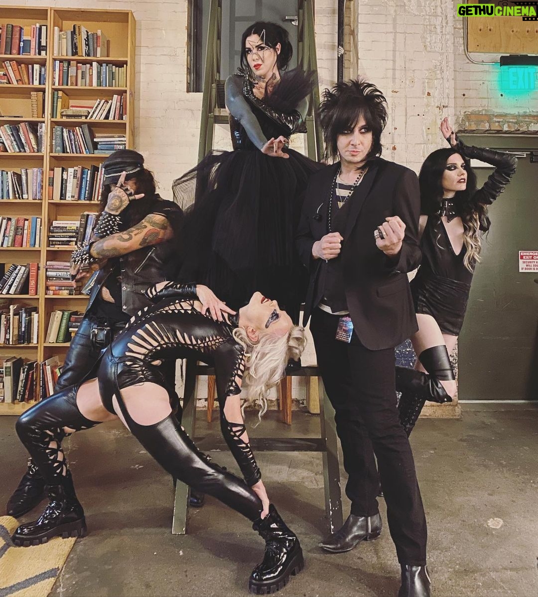 Kat Von D Instagram - Thank you to everyone who came out to our show last night in Phoenix! You made our first show so special and I will never forget it! 🖤 Tonight, San Diego! 🖤 #lovemademedoit