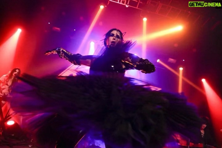 Kat Von D Instagram - PHOENIX! 🖤SAN DIEGO! 🖤LOS ANGELES! 🖤SAN FRANCISCO!🖤 Tickets on sale for those 4 shows in September! Click the link in my bio to get your tickets now! 🗡 #lovemademedoit