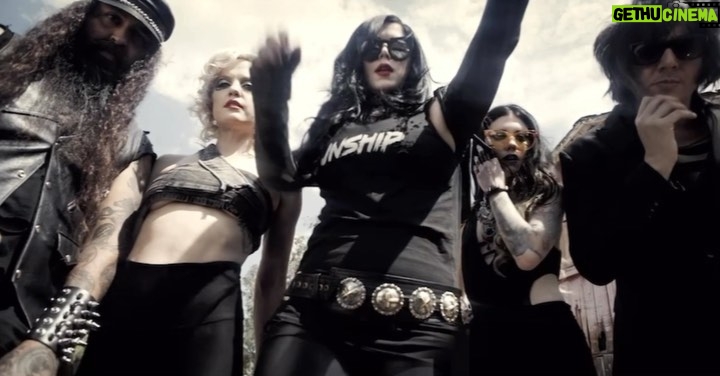 Kat Von D Instagram - Can you guess what’s in the trunk?! 🙀 3 MORE DAYS UNTIL “FEAR YOU” MUSIC VIDEO PREMIERES!! THIS COMING TUESDAY! 🖤 Watch my bandmates and I get into one final music video adventure before the entire album “Love Made Me Do It” finally releases on August 27! @daveparley 🥷🏽 @brynnroute 👱🏼♀️ @sammidoll 🦹🏻♀️ @mrpharmacist72 💂🏼♀️ #lovemademedoit