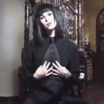Kat Von D Instagram - For all my Spanish speaking friends, I did record this little cover of one of my favorite Beny Moré songs from the 1940’s, but decided not to include it on the “Love Made Me Do It” album for personal reasons. BUT! We are already working on new music with my band for our second album, and I’ll be including a few songs en español, as well as possibly doing some of our existing songs in Spanish versions, too! Which song from Love Made Me Do It would you want to hear in Spanish? 🖤