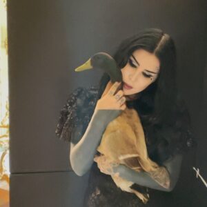 Kat Von D Instagram - Shooting for a special pet portrait project with amazing pet photographer: @charlienunnphotography 🖤🦆 Los Angeles, California