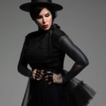 Kat Von D Instagram - Getting so excited about “Fear You” being released this Friday! 🖤This special song will be the final single release before the entire “Love Made Me Do It” álbum is released August 27! 🖤 …and wait till you see the video! Pre-save “Fear You” now by clicking the link in my bio 🖤 #lovemademedoit 📸: @travis_shinn