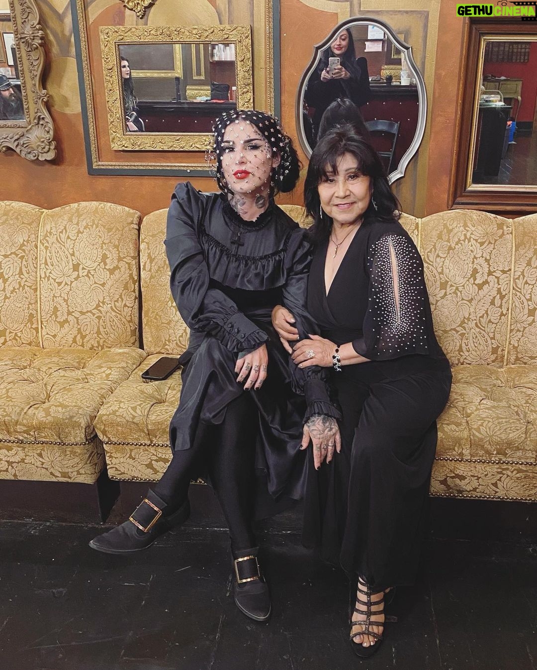Kat Von D Instagram - Just some wholesome backstage content for you from our #LoveMadeMeDoIt record release party! 🖤 The Belasco