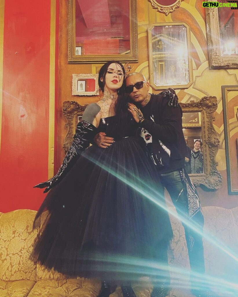 Kat Von D Instagram - Just some wholesome backstage content for you from our #LoveMadeMeDoIt record release party! 🖤 The Belasco