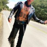 Kat Von D Instagram - Here’s some BTS from our “Fear You” music video shoot! It really does take a village to shoot all this stuff for you guys, and I’m so grateful to everyone who was involved in making this come to life! If you haven’t checked out the music FEAR YOU music video, make sure to watch it all the way to the rolling credits for all the shout outs and thank yous! *link in bio* Plus, it honestly has the sexiest, most dreamy rolling credits ever! 😉 #lovemademedoit San Diego, California
