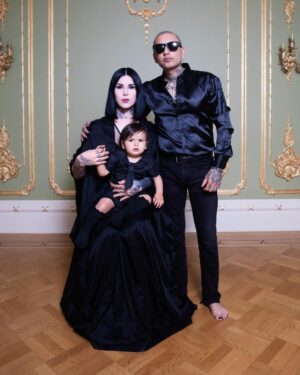 Kat Von D Instagram - It’s that time of the year to watch our little family grow older! 🖤 Every year, @prayers, Leafar and I take a family photo together. 

Thank you to our dear friend (and talented photographer) @s1rsuave for taking our portrait!! 🖤

We can’t wait to continue this tradition until we are all old and grey!

We love our little nuclear family so much! 🖤
