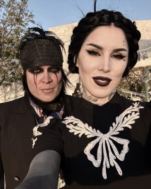 Kat Von D Instagram - A perfect day to catch a sunset and see my favorite paintings at the @gettymuseum with @llewellyn 🖤