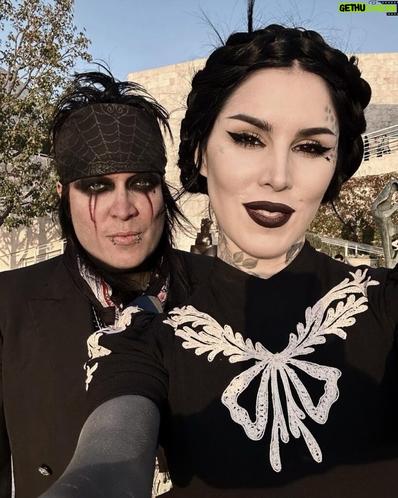 Kat Von D Instagram - A perfect day to catch a sunset and see my favorite paintings at the @gettymuseum with @llewellyn 🖤 The Getty Museum And Gardens