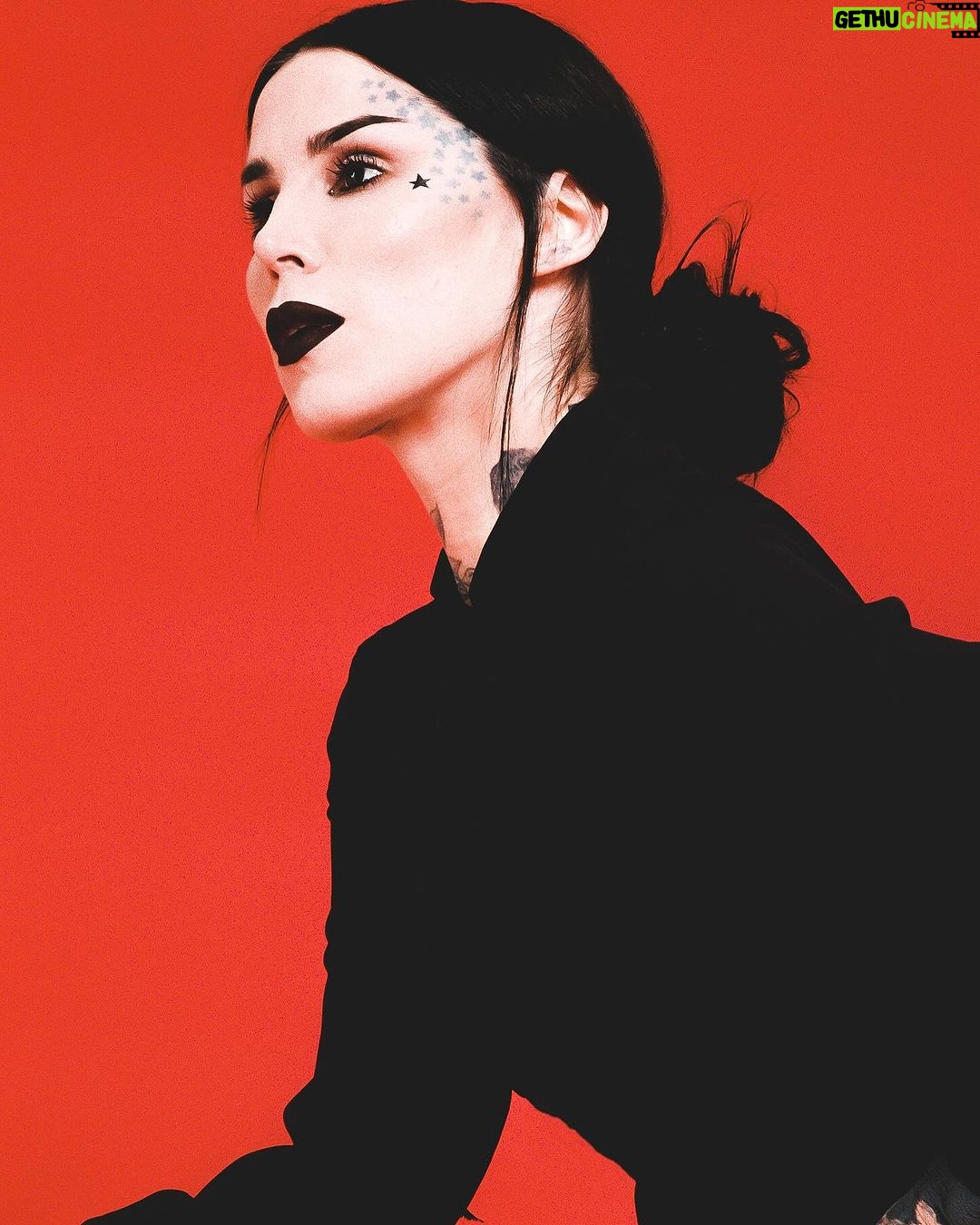 Kat Von D Instagram - ❤️🖤❤️ photographed by: @sadswim
