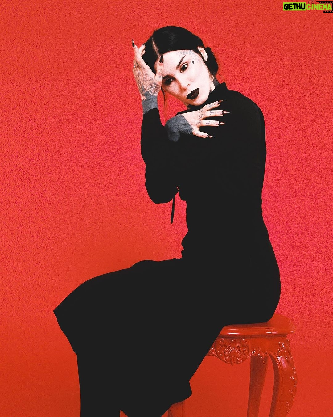 Kat Von D Instagram - ❤️🖤❤️ photographed by: @sadswim