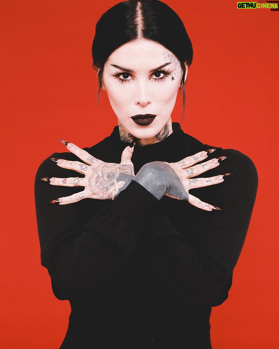 Kat Von D Instagram - ❤️🖤❤️ photographed by: @sadswim