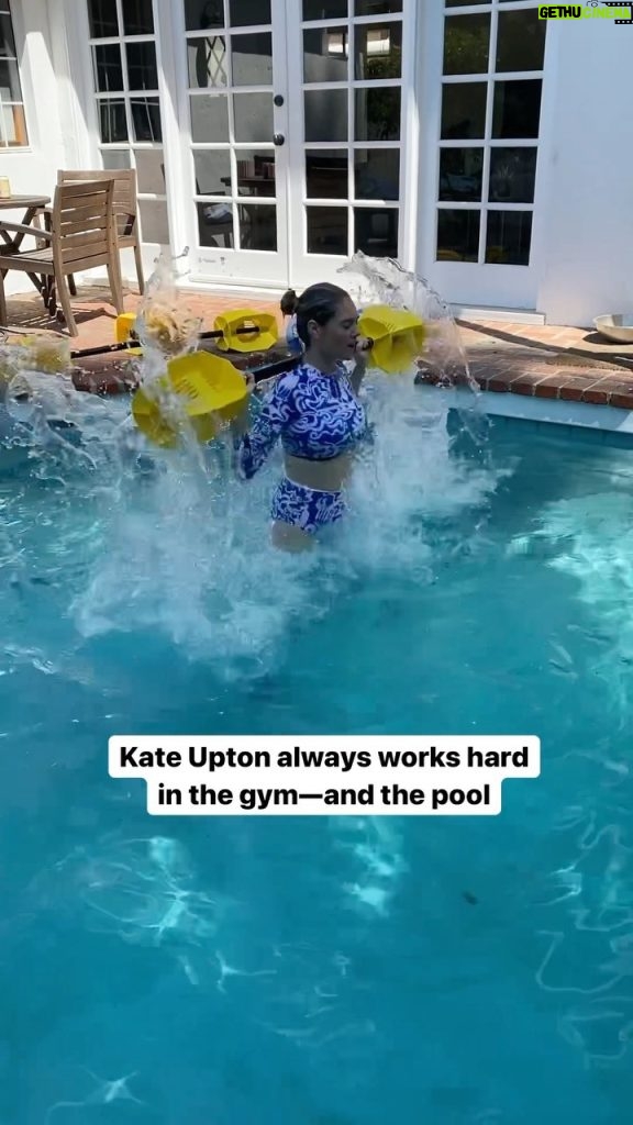 Kate Upton Instagram - We all know the importance of rest and recovery, but @kateupton took it to a whole new level and invented the “mid-workout nap”. This is genius. She’s been getting personal records left and right in the gym, so I’m definitely gonna try it out myself and with the rest of my clients. As she likes to say: “work hard, nap hard”. PS: Those squat jumps in the pool and the barbell-loaded hamstring bodycurls are no joke. Seriously impressive stuff.