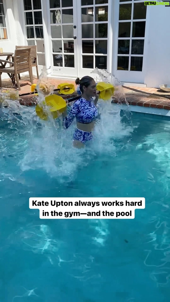 Kate Upton Instagram - We all know the importance of rest and recovery, but @kateupton took it to a whole new level and invented the “mid-workout nap”. This is genius. She’s been getting personal records left and right in the gym, so I’m definitely gonna try it out myself and with the rest of my clients. As she likes to say: “work hard, nap hard”. PS: Those squat jumps in the pool and the barbell-loaded hamstring bodycurls are no joke. Seriously impressive stuff.