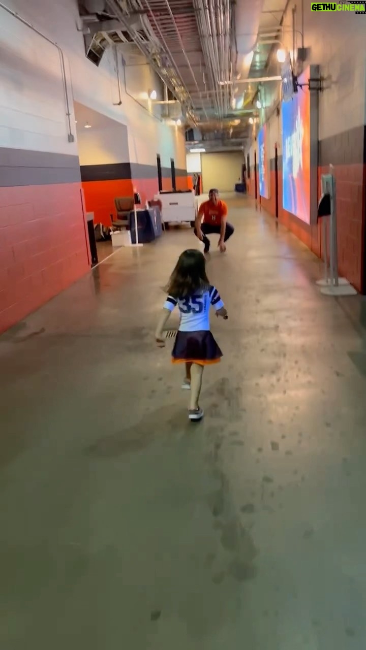Kate Upton Instagram - Happy Father’s Day to the best dad 💕 Vivi and I are forever your #1 fans… We love you @justinverlander!