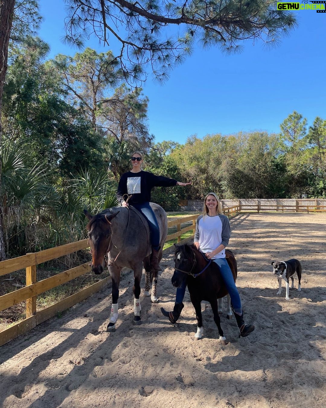 Kate Upton Instagram - Just some horse pics that make me happy… 🥰