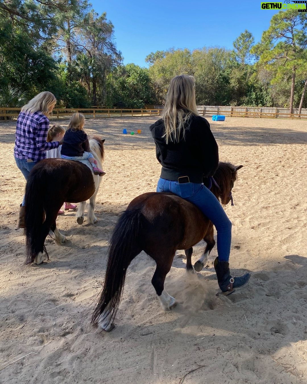 Kate Upton Instagram - Just some horse pics that make me happy… 🥰