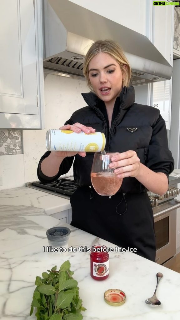 Kate Upton Instagram - Fooling all of my guests into thinking I’m a master cocktail maker