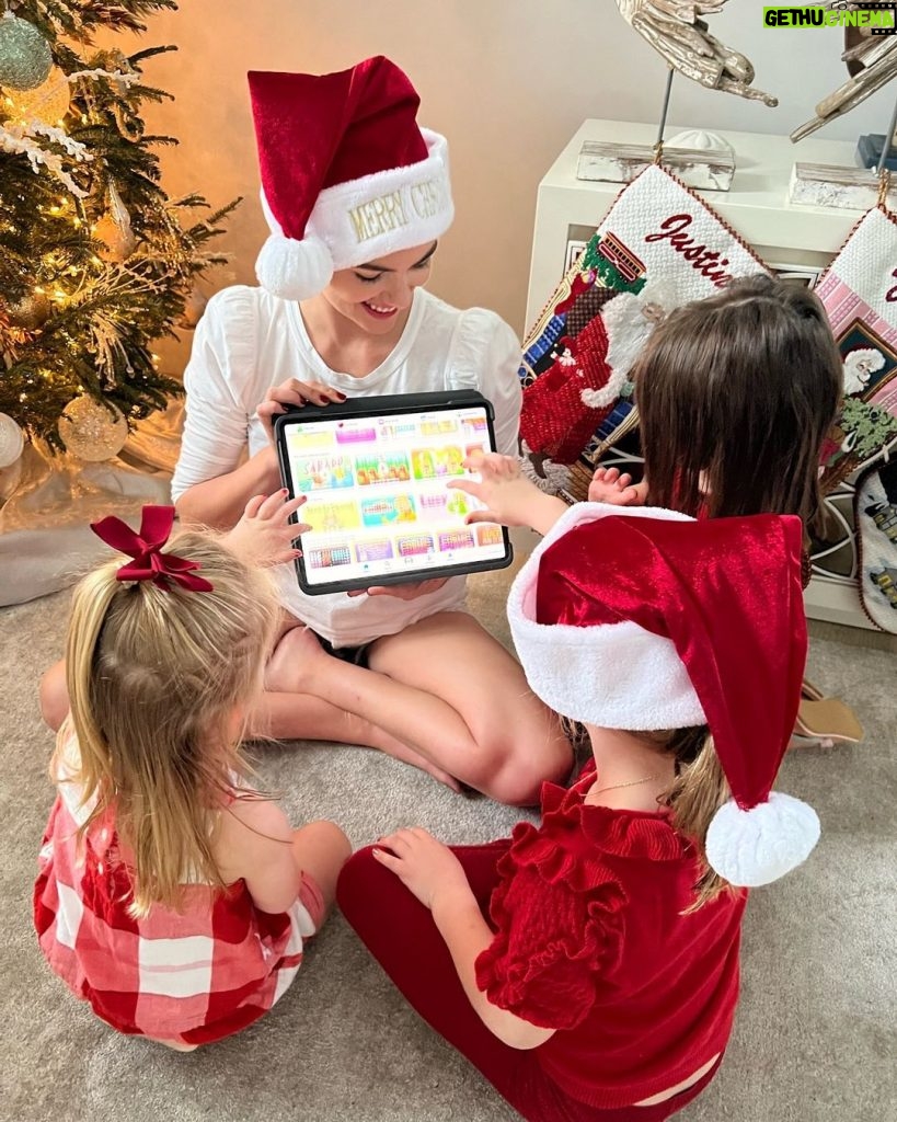 Kate Upton Instagram - We've loved using @epic4kids this holiday season to read our favorite holiday stories together. It's magical to see how stories can bring us together. I'm proud to partner with @epic4kids this holiday season to support an amazing literacy nonprofit in Detroit @readtoachild by gifting the kids they support with free subscriptions to Epic.
