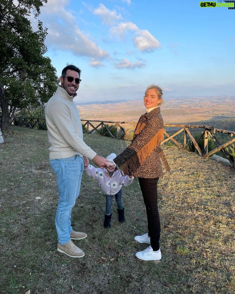 Kate Upton Instagram - So much has changed these last 4 years! It was so amazing to visit the exact spot we said ‘I do’ with Vivi 🥰