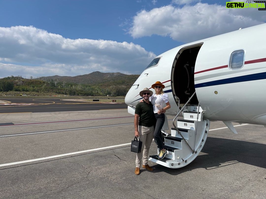 Kate Upton Instagram - Now this is my kinda #SundayFunday! 🛫