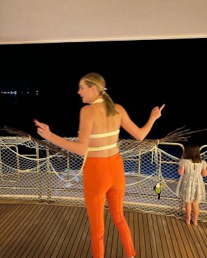 Kate Upton Instagram - Back bare, don’t care. 💁🏼‍♀️