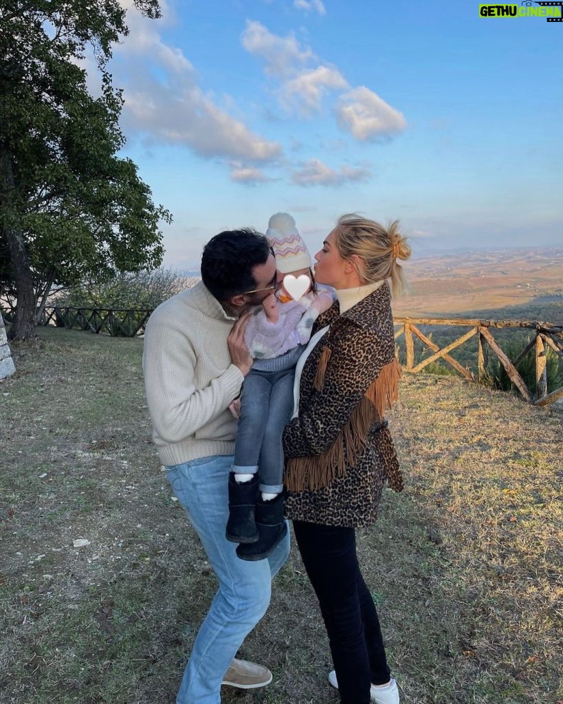 Kate Upton Instagram - So much has changed these last 4 years! It was so amazing to visit the exact spot we said ‘I do’ with Vivi 🥰
