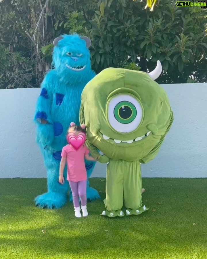 Kate Upton Instagram - Happy Halloween everyone! Swipe to see live footage of our rehearsal for “Put That Thing Back Where It Came From Or So Help Me!”
