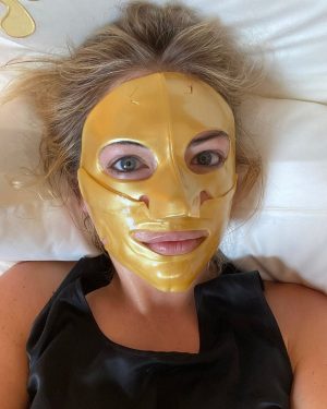 Kate Upton Instagram - Golden girl ✨ #FashionVsReality