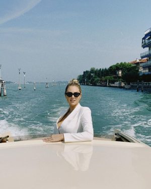 Kate Upton Instagram - Take me back to Venice 🤍 #FBF