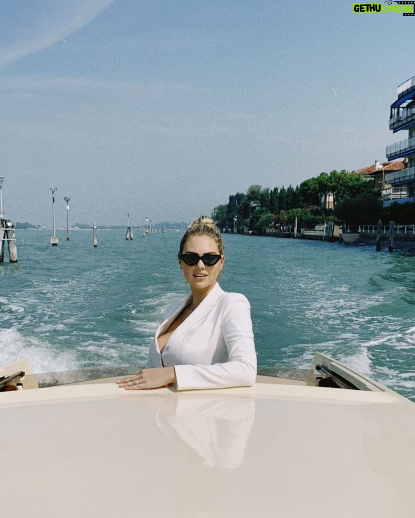 Kate Upton Instagram - Take me back to Venice 🤍 #FBF