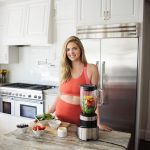 Kate Upton Instagram - Starting my day with a healthy smoothie really makes me feel like I have my sh*t together 😂🤭 I’ve been adding the Reset for Relaxation and Glow for Bright Skin dietary supplements from @foundactive - the perfect way to enjoy added benefits without compromising the taste.