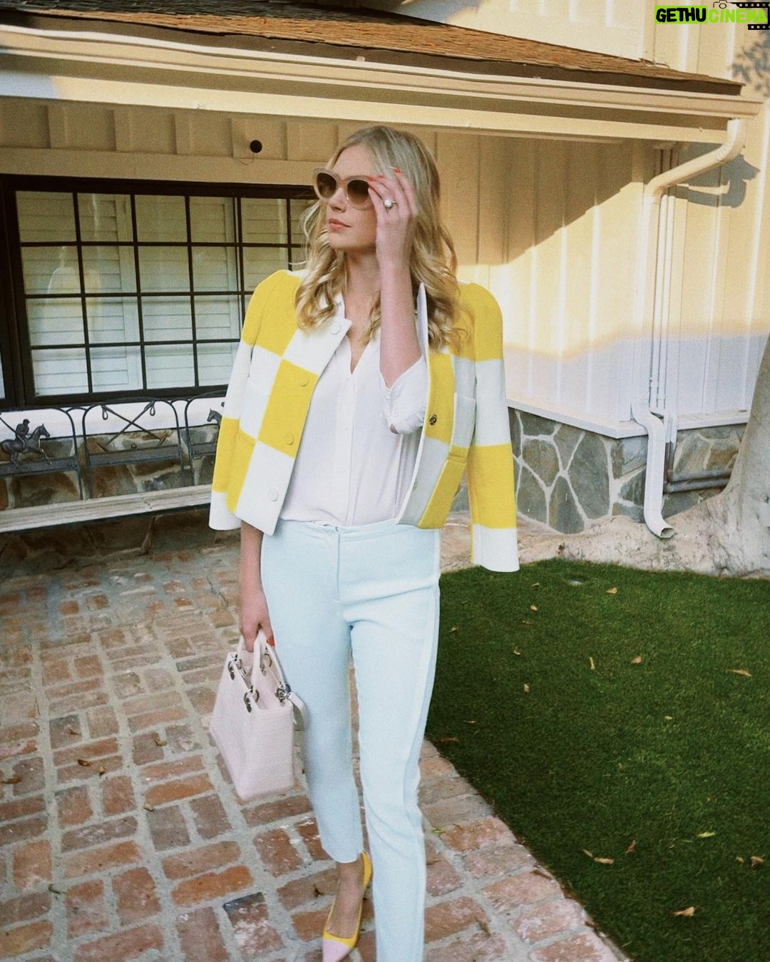 Kate Upton Instagram - just a little ✨pastel pop✨ for your timeline
